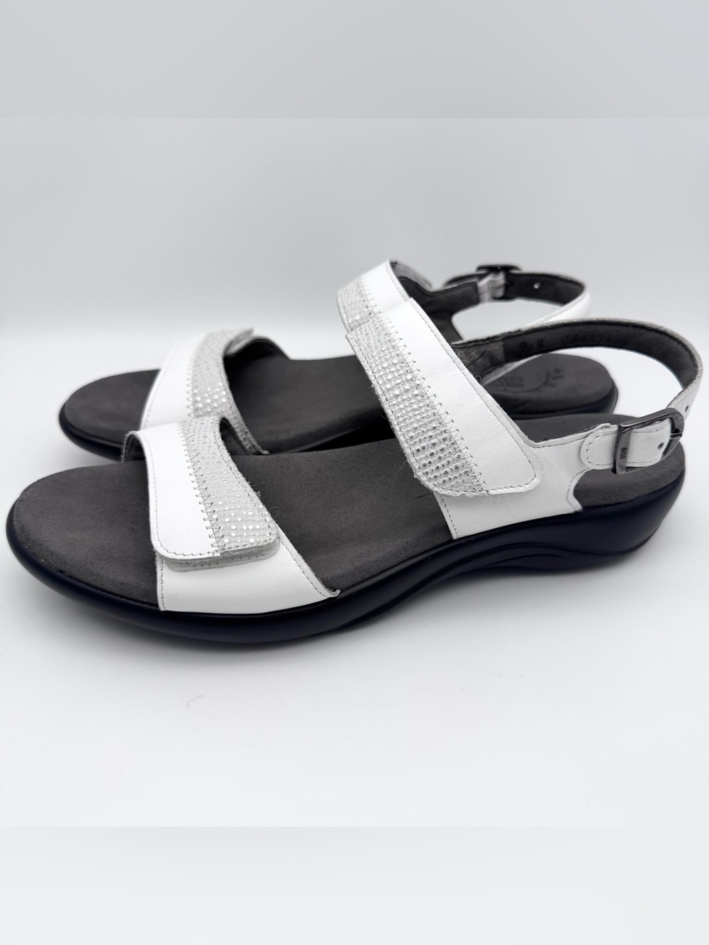 SAS Nudu White Silver Leather Slingback Sandals Women Size 9 N Comfort VGUC